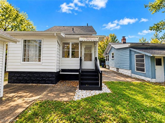 1225 Murray Avenue, Akron, OH 44310