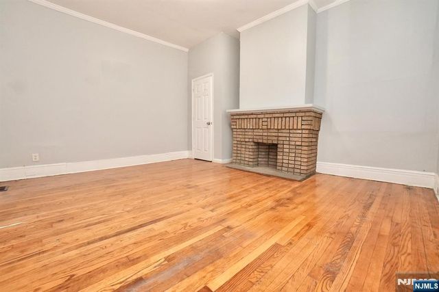 106 S 11th Street, Newark, NJ 07107