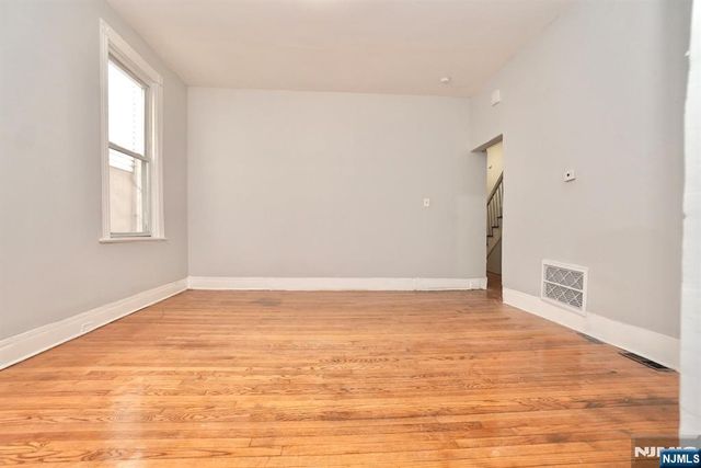 106 S 11th Street, Newark, NJ 07107