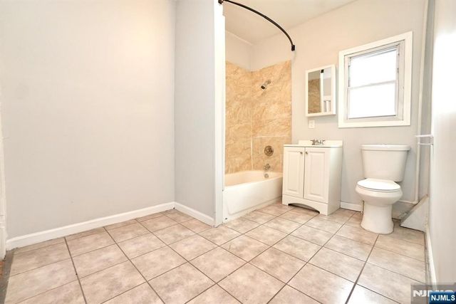 106 S 11th Street, Newark, NJ 07107