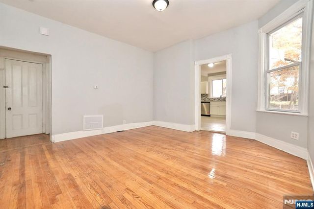 106 S 11th Street, Newark, NJ 07107