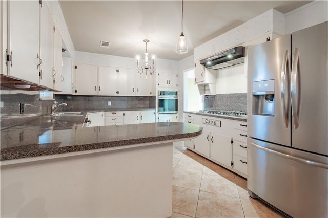 126 Rogers Circle Drive, Springdale, AR 72764