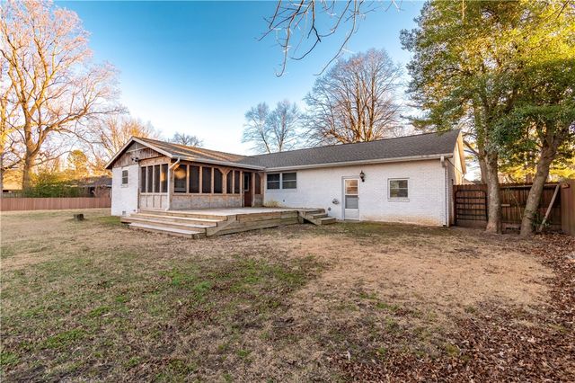 126 Rogers Circle Drive, Springdale, AR 72764