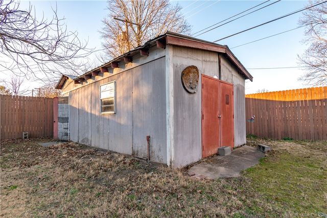 126 Rogers Circle Drive, Springdale, AR 72764