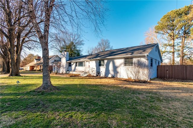 126 Rogers Circle Drive, Springdale, AR 72764