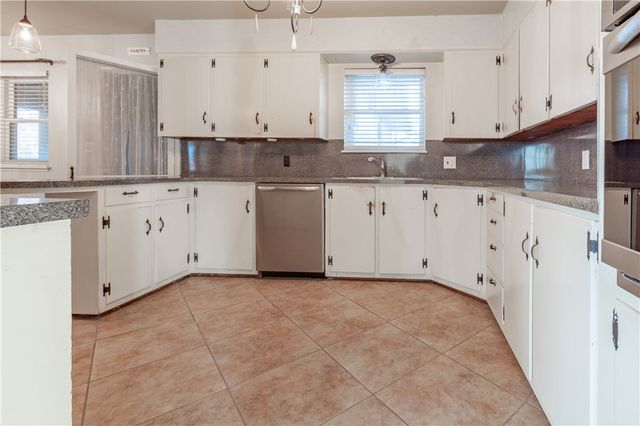 126 Rogers Circle Drive, Springdale, AR 72764