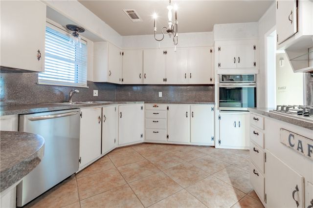 126 Rogers Circle Drive, Springdale, AR 72764