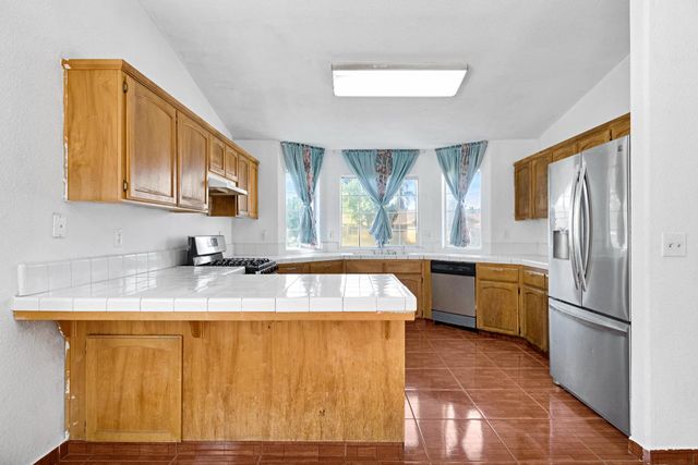 5798 W Acacia Avenue, Fresno, CA 93722