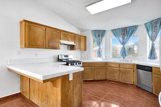5798 W Acacia Avenue, Fresno, CA 93722