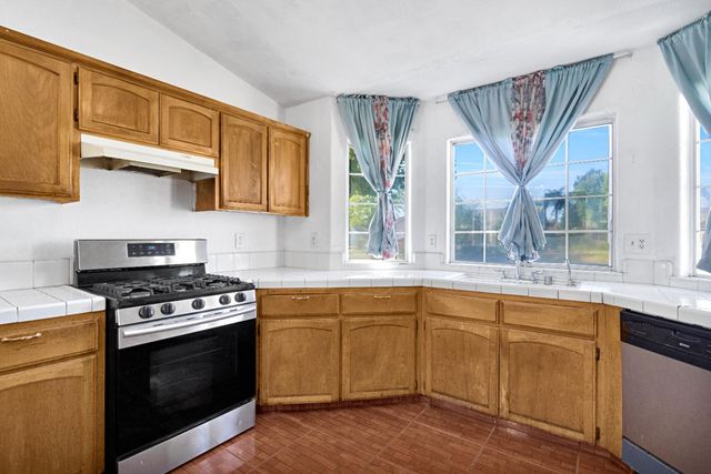5798 W Acacia Avenue, Fresno, CA 93722