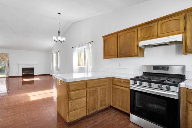 5798 W Acacia Avenue, Fresno, CA 93722