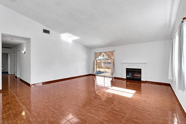 5798 W Acacia Avenue, Fresno, CA 93722