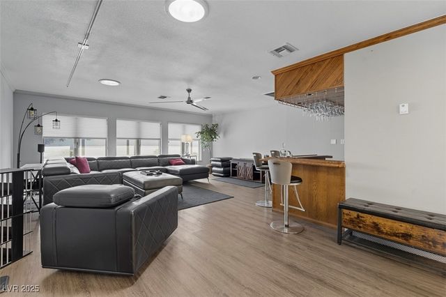 1870 East Viking Road, Las Vegas, NV 89169