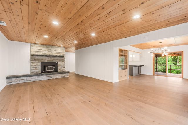 1143 E Rookery RD, Hayden, ID 83835