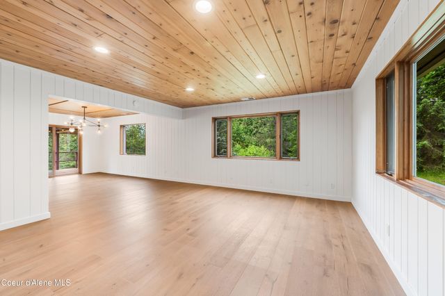 1143 E Rookery RD, Hayden, ID 83835