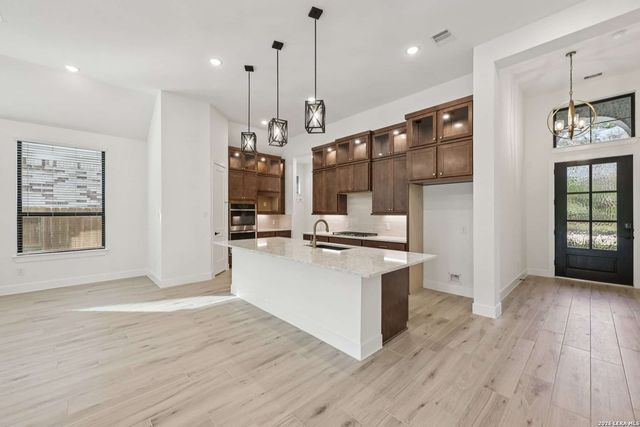 292 Mountain Oak, Castroville, TX 78009