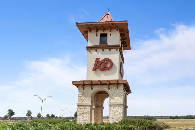 292 Mountain Oak, Castroville, TX 78009