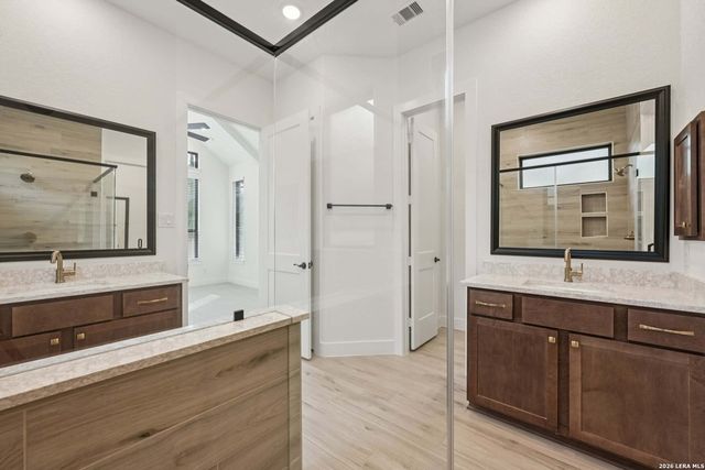 292 Mountain Oak, Castroville, TX 78009