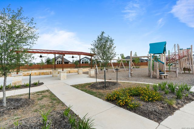 292 Mountain Oak, Castroville, TX 78009