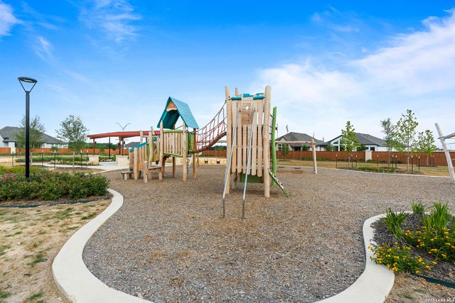 292 Mountain Oak, Castroville, TX 78009