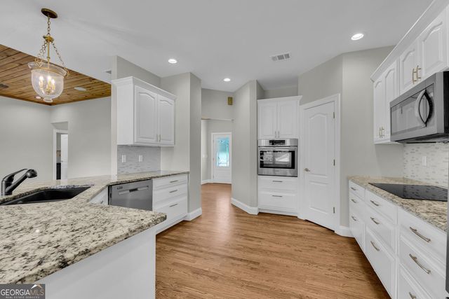 5988 Shadburn Ferry Road, Buford, GA 30519