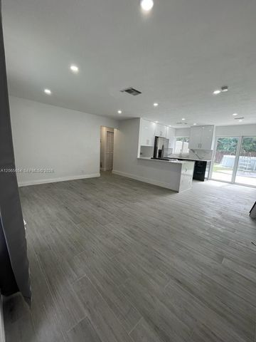 912 NE 5th Street 912, Hallandale Beach, FL 33009