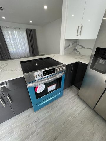 912 NE 5th Street 912, Hallandale Beach, FL 33009