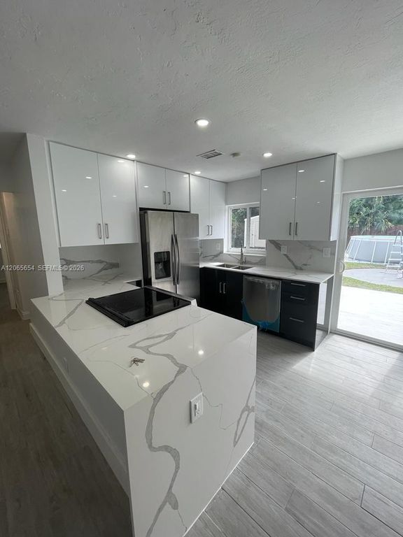 912 NE 5th Street 912, Hallandale Beach, FL 33009