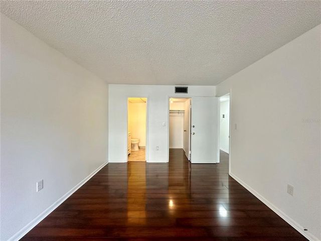 208 NE MONROE CIRCLE N 101, St Petersburg, FL 33702