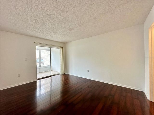 208 NE MONROE CIRCLE N 101, St Petersburg, FL 33702