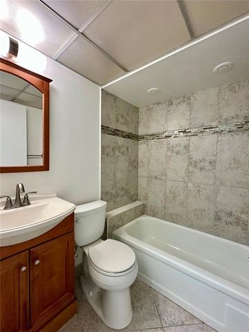 208 NE MONROE CIRCLE N 101, St Petersburg, FL 33702