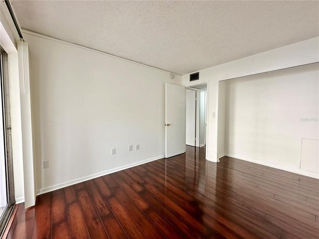208 NE MONROE CIRCLE N 101, St Petersburg, FL 33702