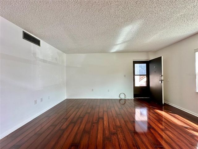 208 NE MONROE CIRCLE N 101, St Petersburg, FL 33702