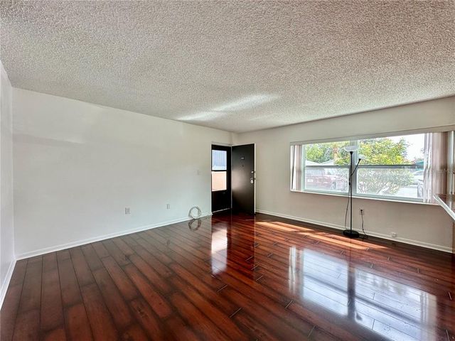 208 NE MONROE CIRCLE N 101, St Petersburg, FL 33702