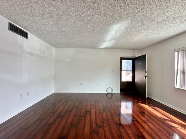 208 NE MONROE CIRCLE N 101, St Petersburg, FL 33702
