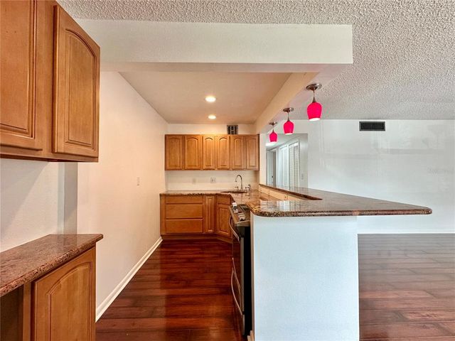 208 NE MONROE CIRCLE N 101, St Petersburg, FL 33702
