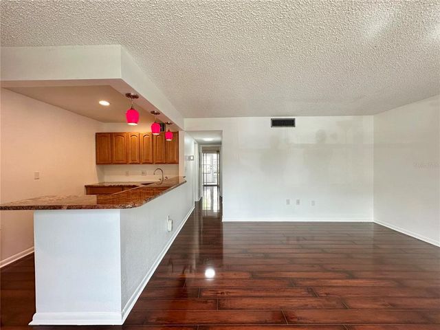 208 NE MONROE CIRCLE N 101, St Petersburg, FL 33702