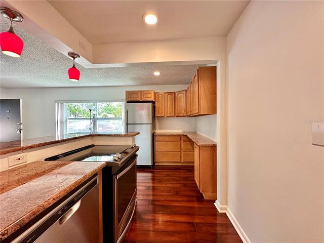 208 NE MONROE CIRCLE N 101, St Petersburg, FL 33702