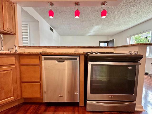 208 NE MONROE CIRCLE N 101, St Petersburg, FL 33702