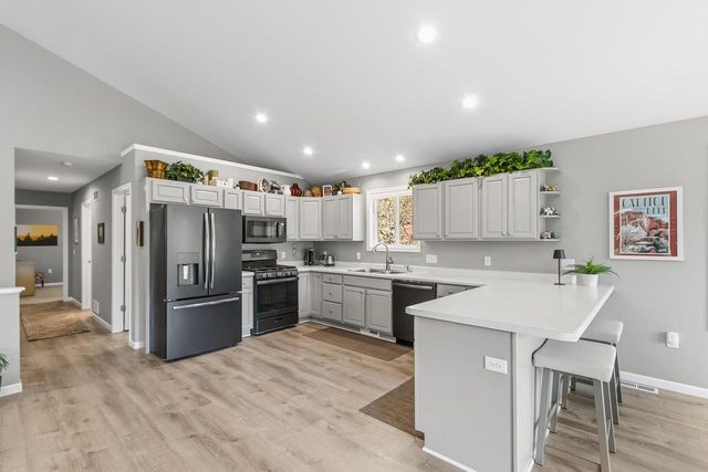 819 E Hiawatha Drive, Wisconsin Dells, WI 53965