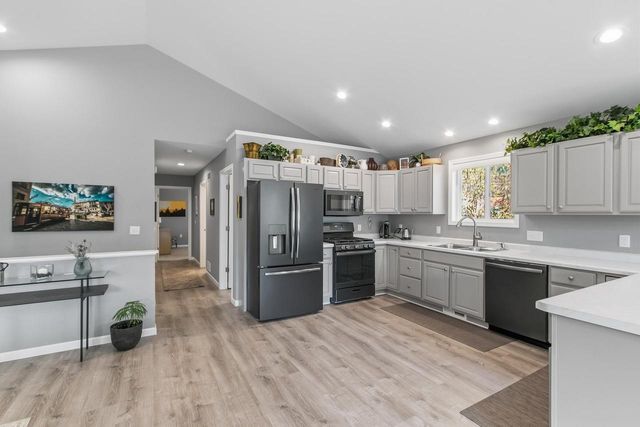 819 E Hiawatha Drive, Wisconsin Dells, WI 53965