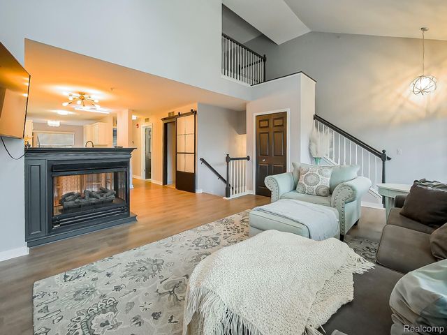 406 Old Pine Way, Walled Lake, MI 48390