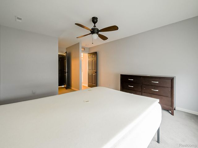 406 Old Pine Way, Walled Lake, MI 48390