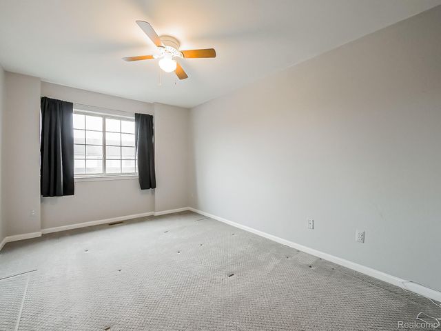 406 Old Pine Way, Walled Lake, MI 48390