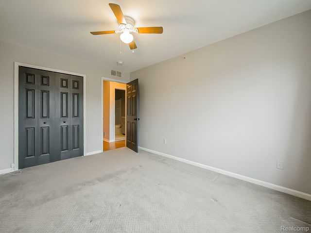 406 Old Pine Way, Walled Lake, MI 48390