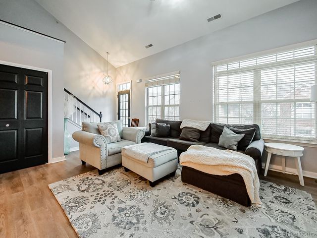 406 Old Pine Way, Walled Lake, MI 48390