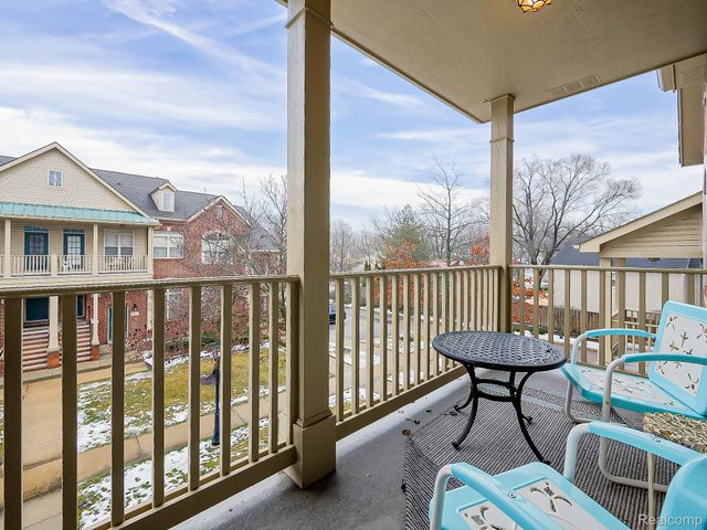 406 Old Pine Way, Walled Lake, MI 48390