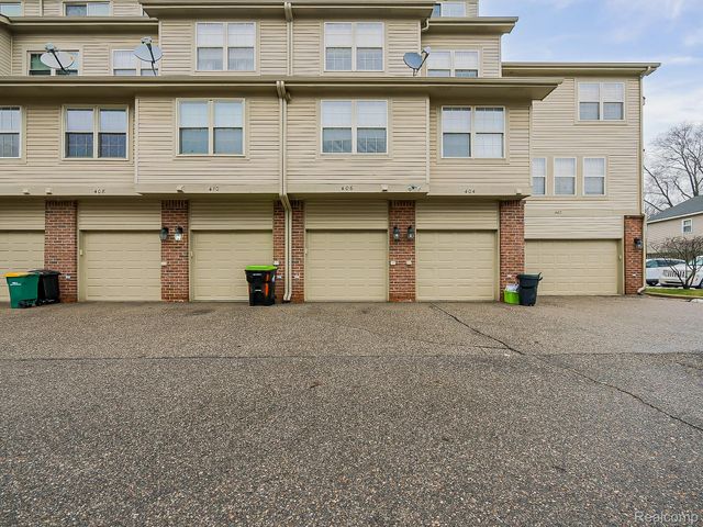 406 Old Pine Way, Walled Lake, MI 48390