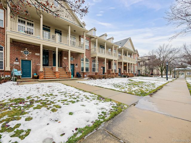 406 Old Pine Way, Walled Lake, MI 48390