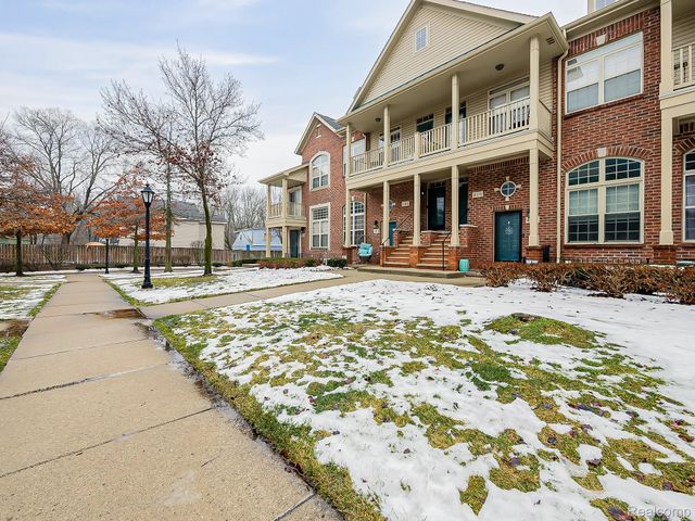 406 Old Pine Way, Walled Lake, MI 48390